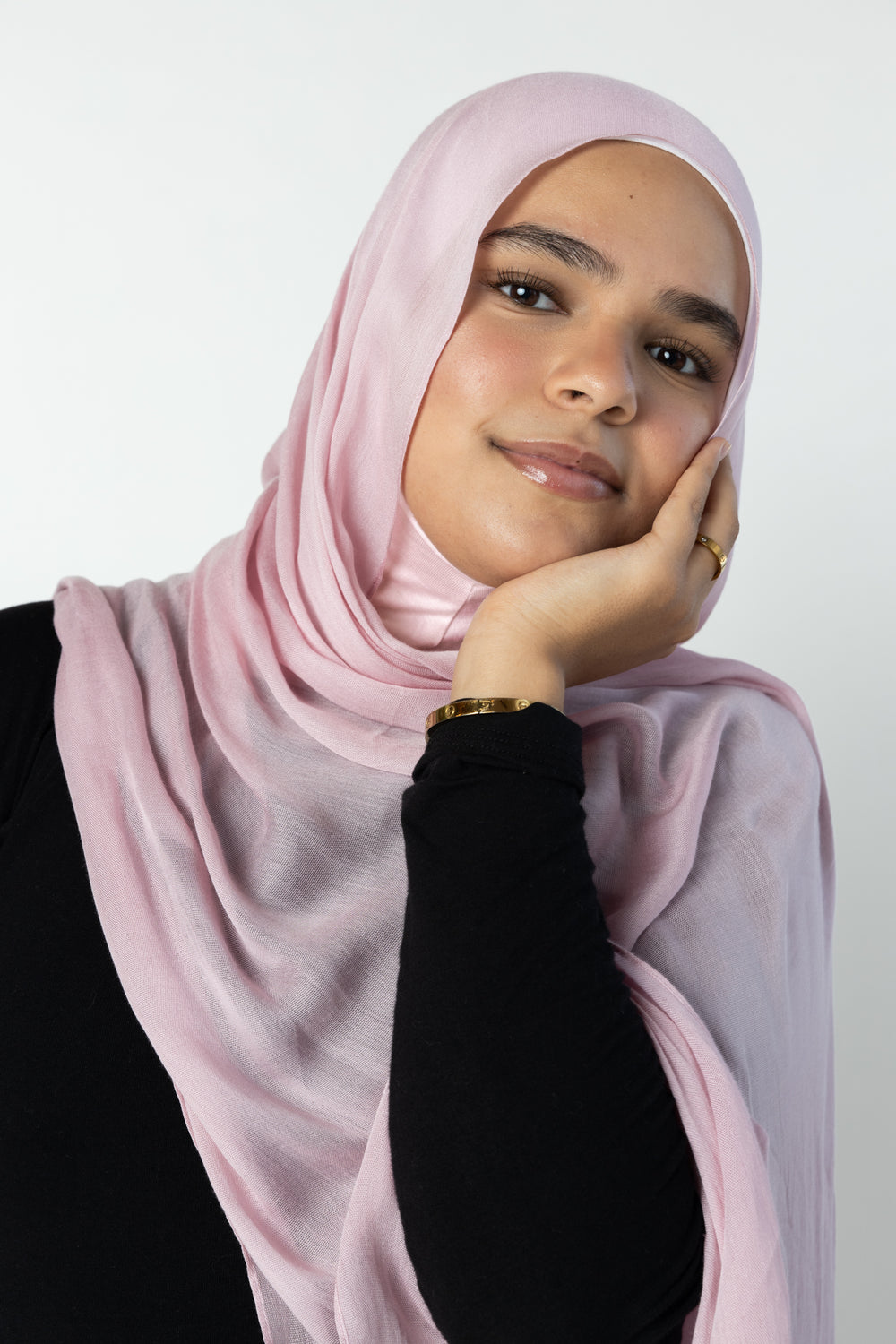 woman wearing modal hijab in different sizes in a light pink shade