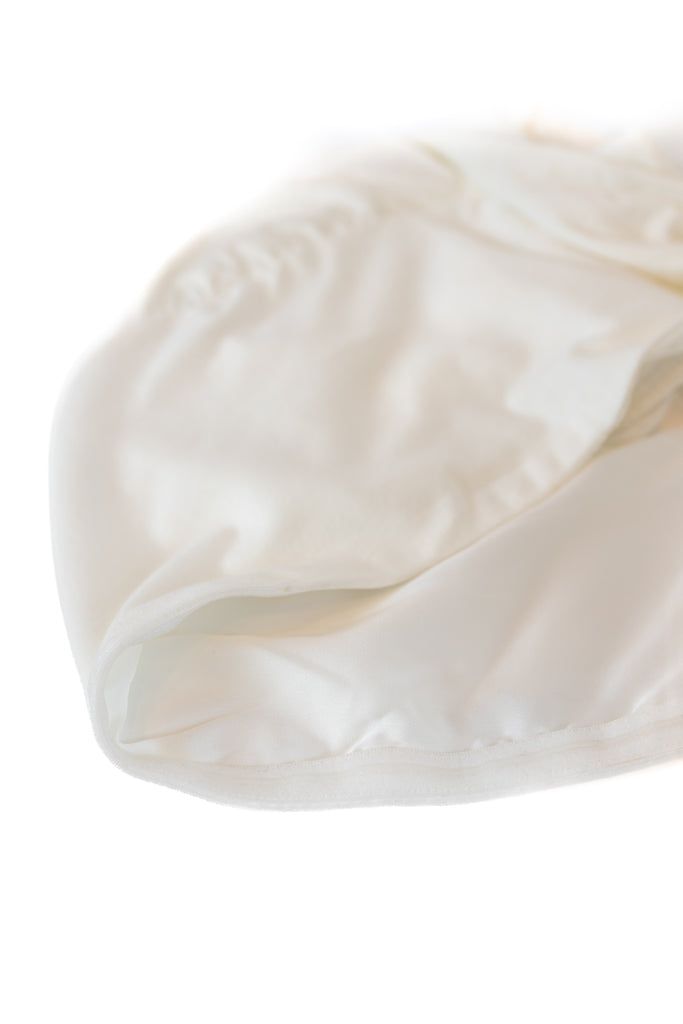jersey off white satin lined under cap with adjustable tie and silicone non slip grip