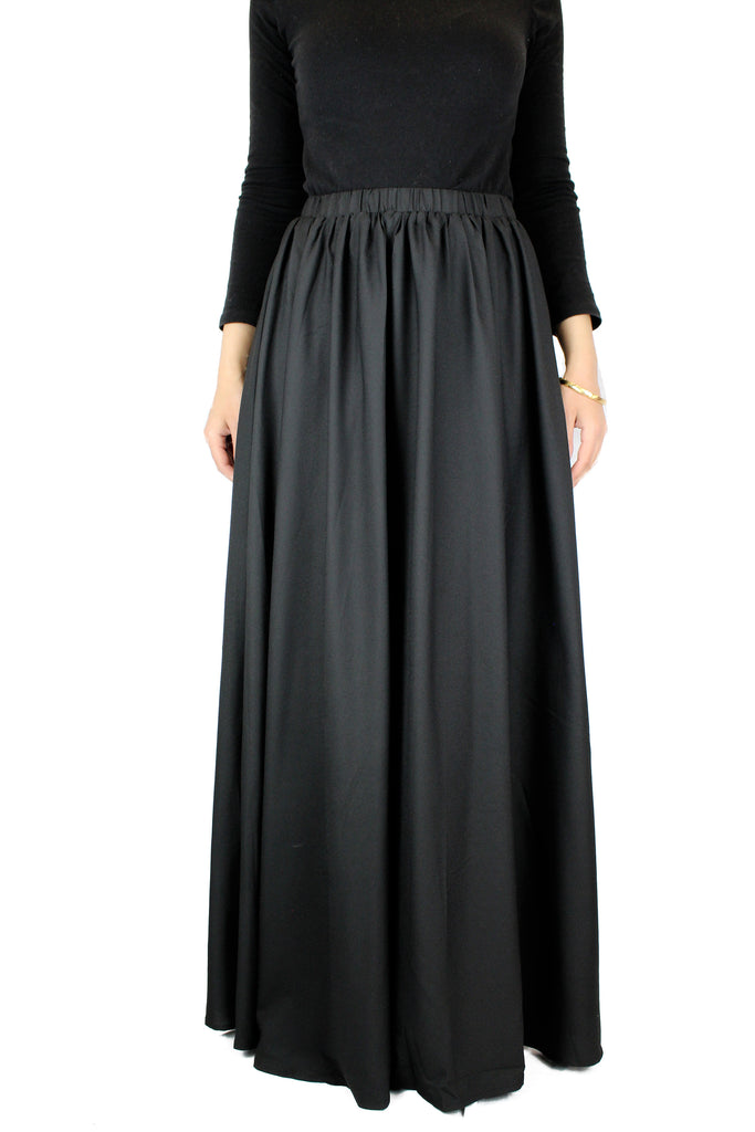 high waisted skirt in black with pockets