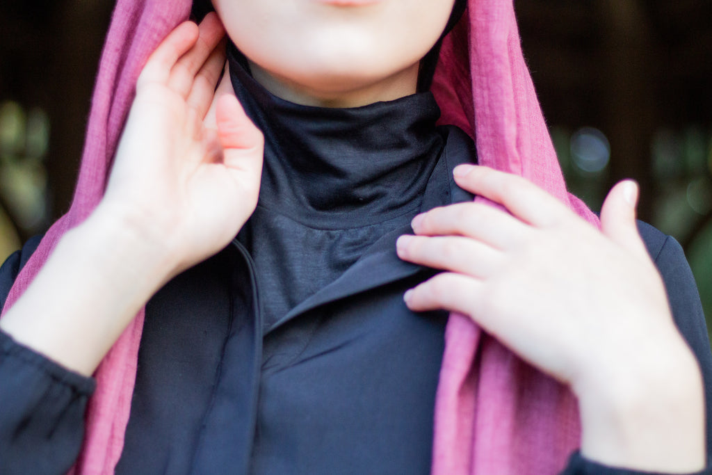 dickie jersey mock neck collar in black