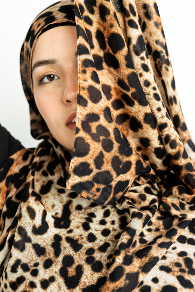 the Classic Leopard hijab modal cheetah print in standard size 