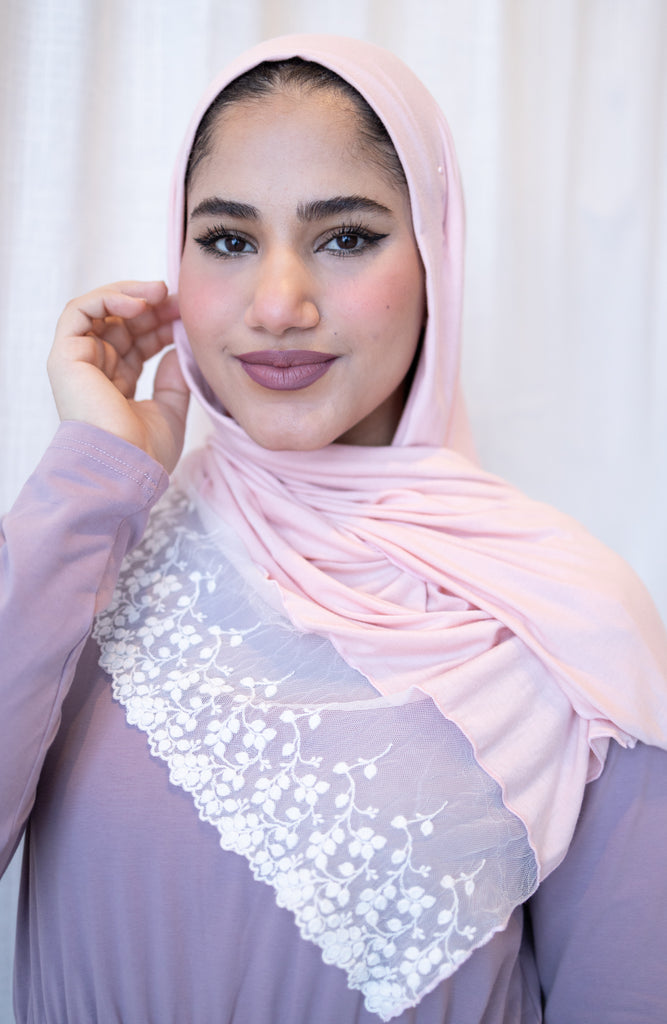 jersey hijab in seashell pink with white lace