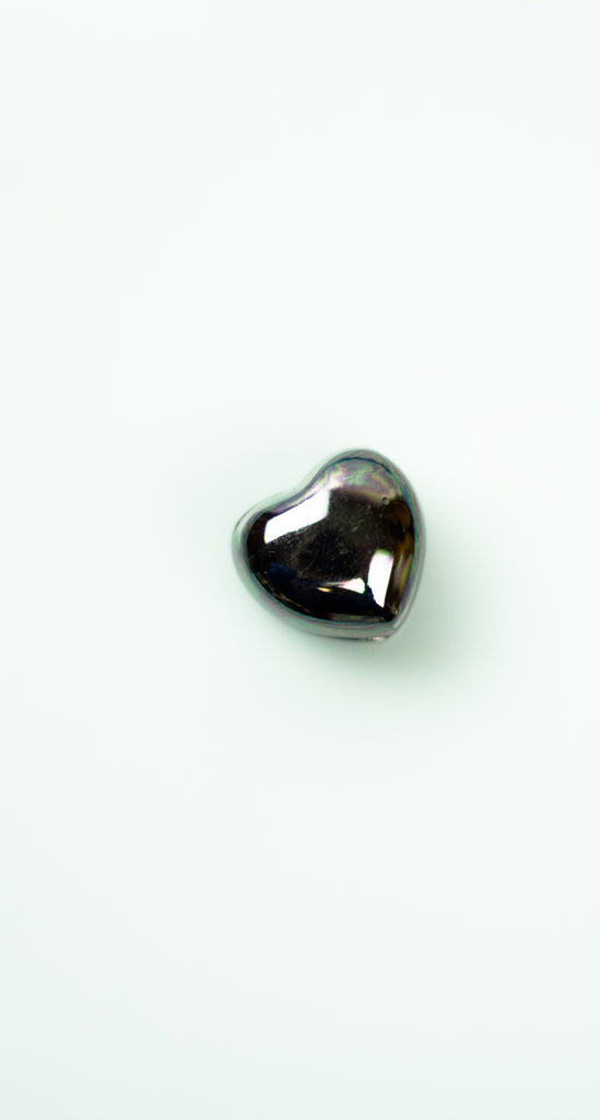 glossed heart shaped magnetic pin in black