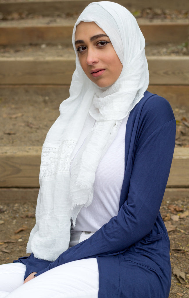 white viscose hijab with lace on the ends