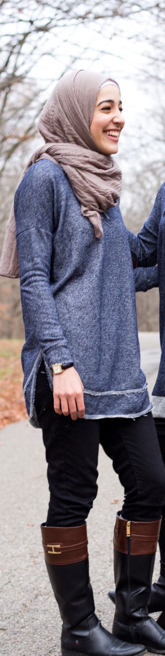 Speckled Sweater w/ Rounded Hem- Navy