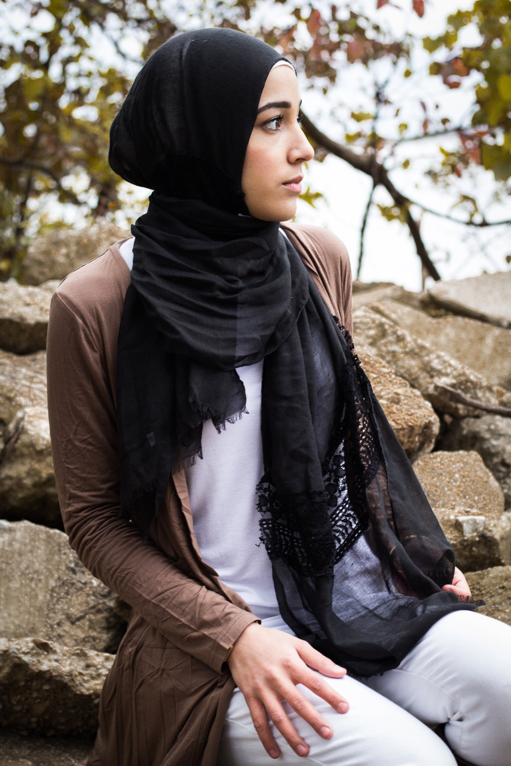 black viscose hijab with lace on the ends